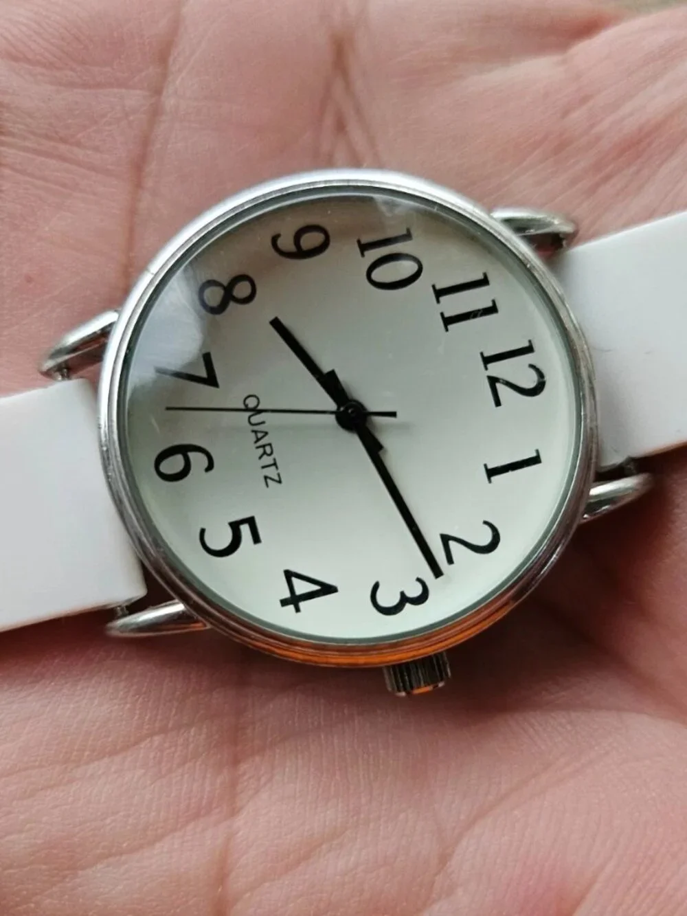 Advance Wristwatch White Face Silver Tone Case White Rubber Strap Analog Watch